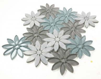 DAISY WHITE SKY MOSAIC 10" X 11.25" - 2