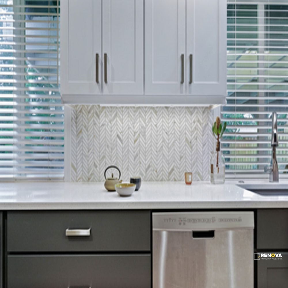 CALACATTA GOLD STONE ESSENTIALS HONED/POLISHED CHEVRON MOSAIC 5/8" X 2-1/2" - 6