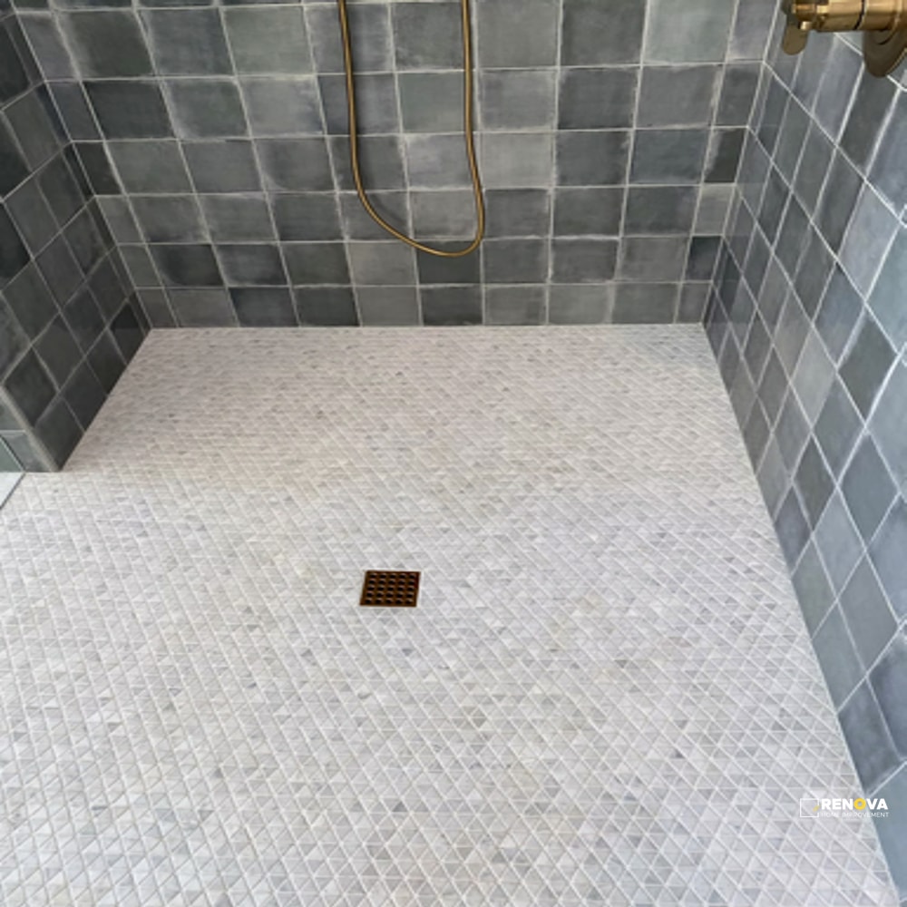 BIANCO CARRARA STONE ESSENTIALS HONED TUMBLED TRIANGLE MOSAIC 1"